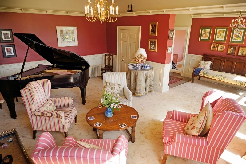 No.6 The Square lounge