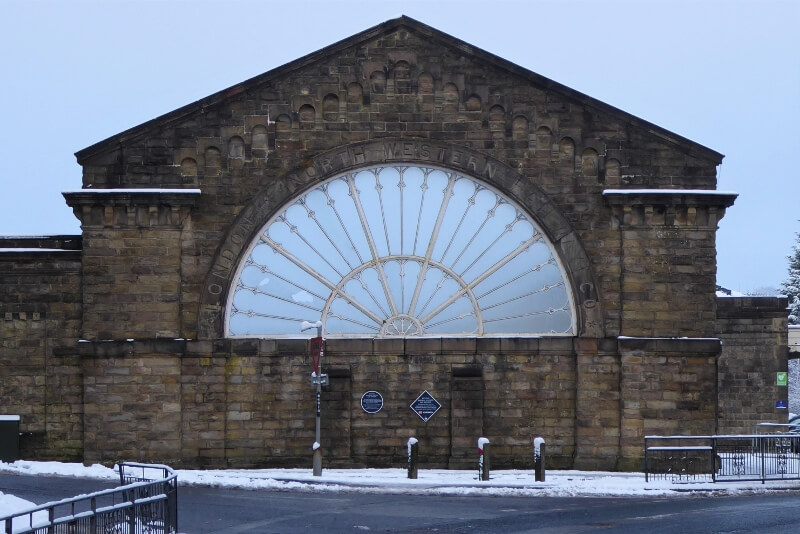 Buxton Railway Station fan window. Image courtesy of Ali Quas-Cohen.